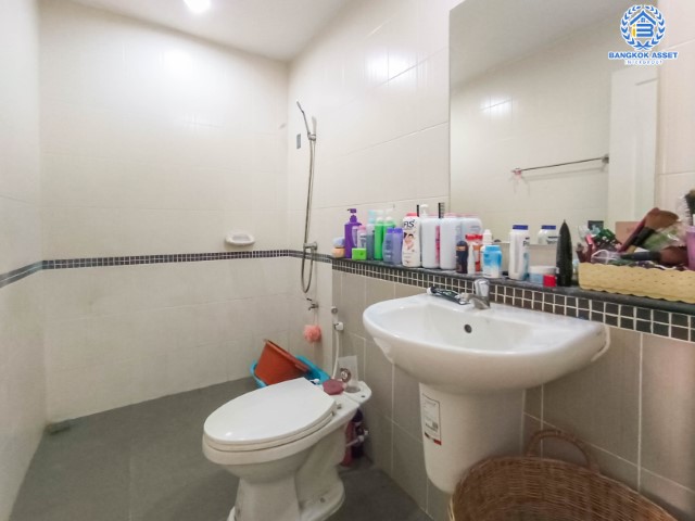 *****ทาวน์เฮ้าส์มือสองย่านนนทบุรี ม.พิบูลย์ ทาวน์โฮม พิบูลสงคราม เนื้อที่มากถึง 20.2 ตร.ว. ฟังก์ชัน 3 ห้องนอน 3 ห้องน้ำ 2 ที่จอดรถ แถมฟรี! 3 เครื่องปรับอากาศ บ้านหันทิศตะวันออกเฉียงเหนือ บนทำเลดี เพียง 10 นาทีก็ถึงรถไฟฟ้าสายสีม่วง "สถานีแยกติวานนท์"  ใกล้ทางด่วน "ศรีรัช-วงแหวนรอบนอก"